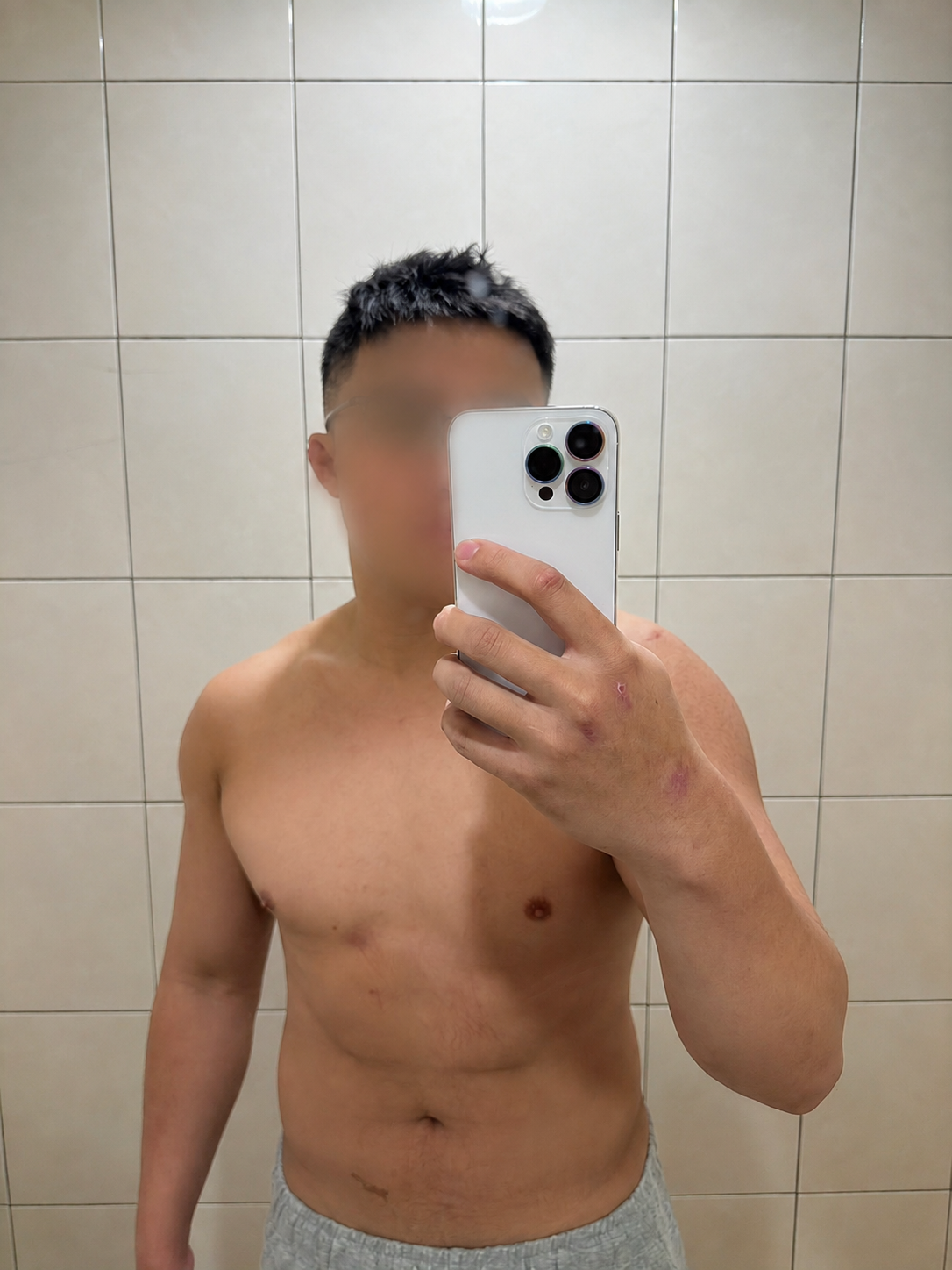 昱 男按摩師形象 3 / 3