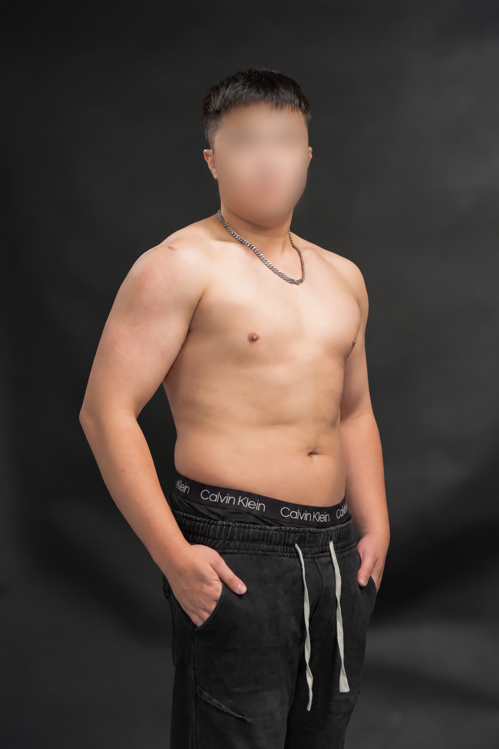 昱 男按摩師形象 3 / 3