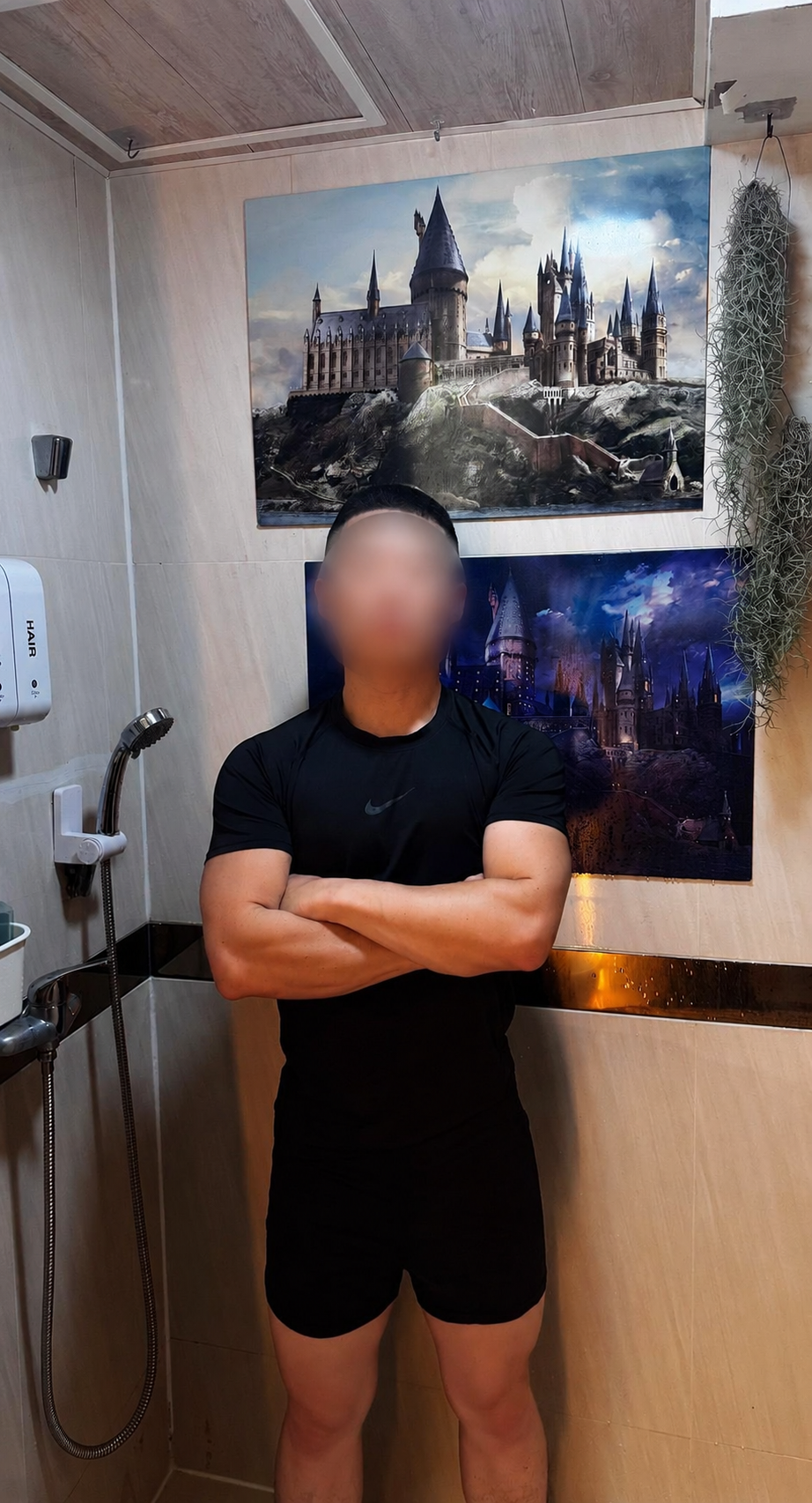 塔 男按摩師形象 1 / 2