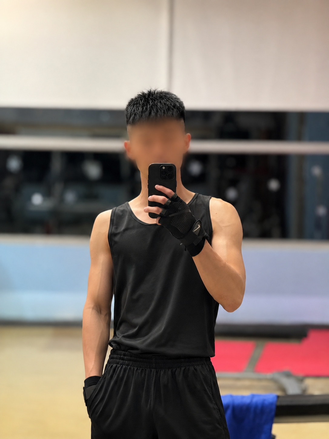 睿 男按摩師形象 2 / 2