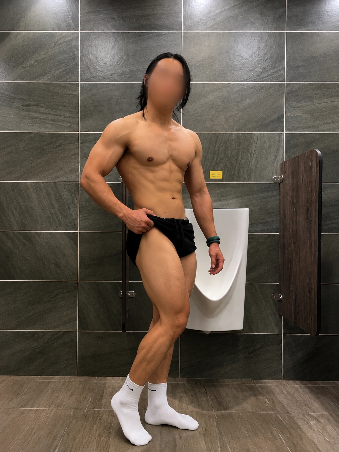 墨 男按摩師形象 1 / 2