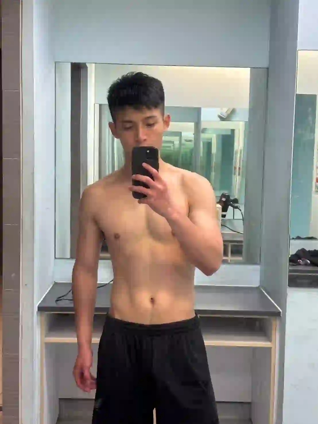 智 男按摩師形象