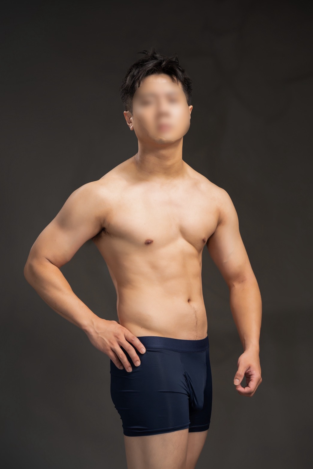 倫 男按摩師形象 1 / 3